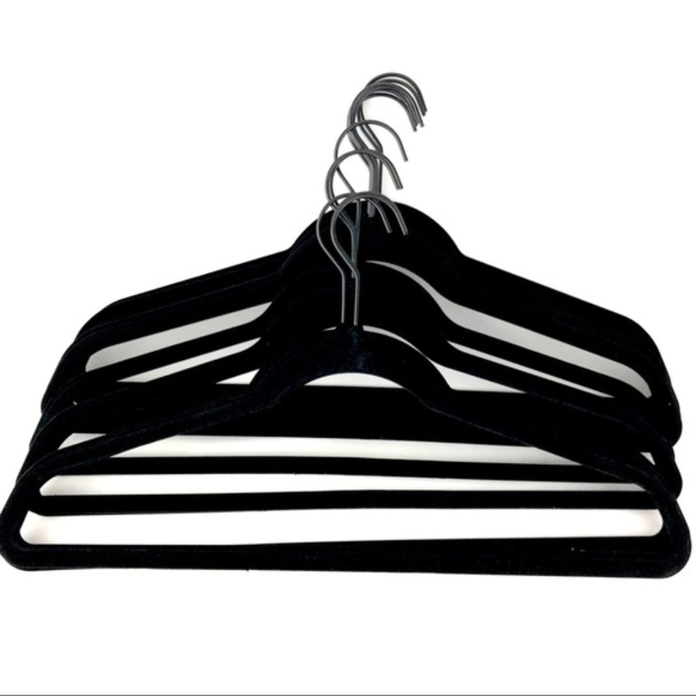 14 Flocked Non Slip Velvet Hangers Black New NoBox